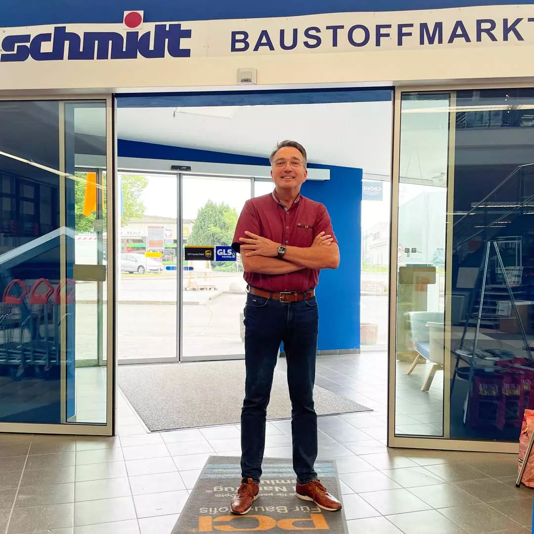 ABOUT Thomas Schmidt